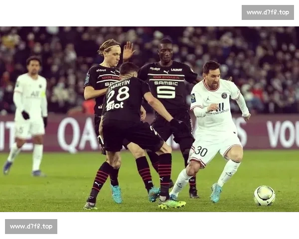 法甲联赛今日焦点：巴黎圣日耳曼大胜领跑，马赛迎战里昂展开激战